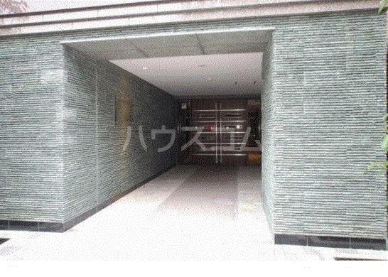 28/30 エントランス