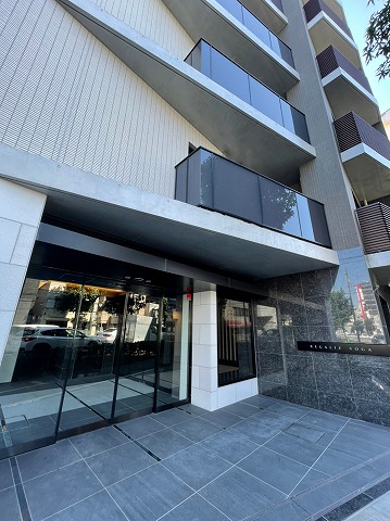 27/30 エントランス