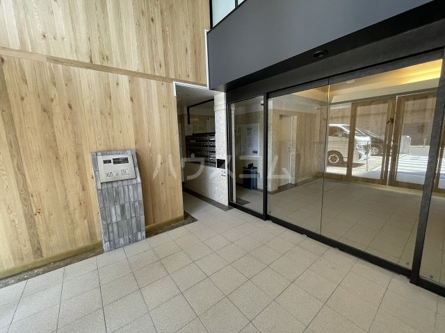 24/30 エントランス