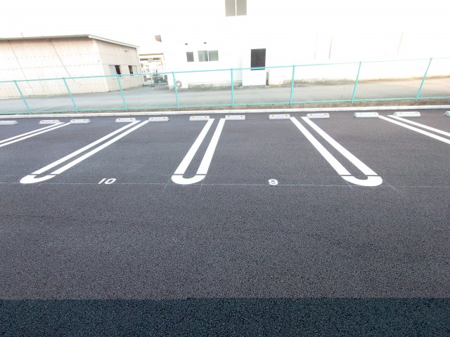 25/28 駐車場