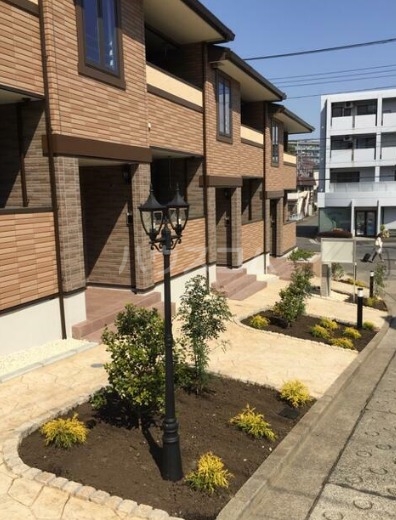 24/30 エントランス