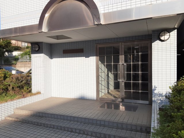 26/30 エントランス