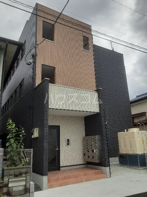 21/30 エントランス