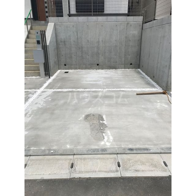 20/29 駐車場