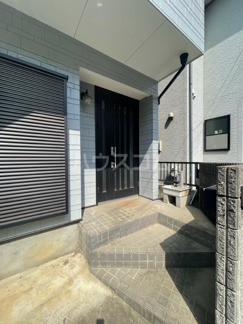 24/30 エントランス