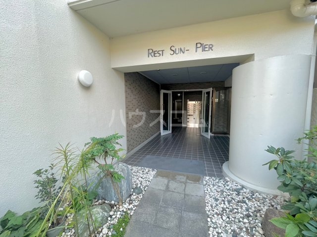 24/30 エントランス