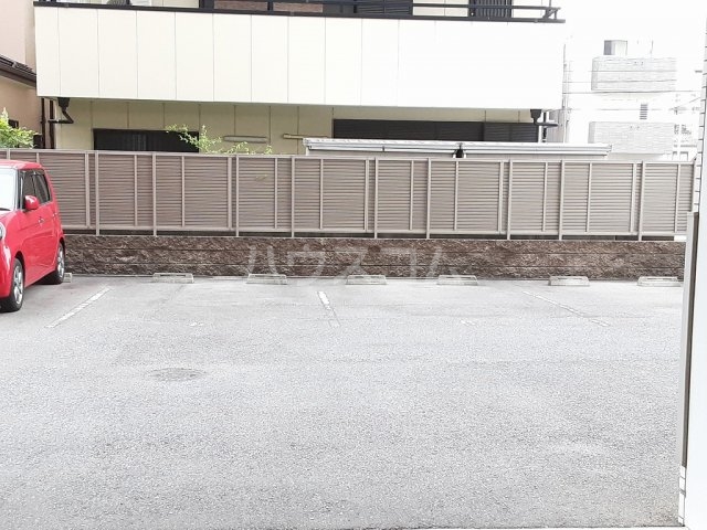 26/30 駐車場