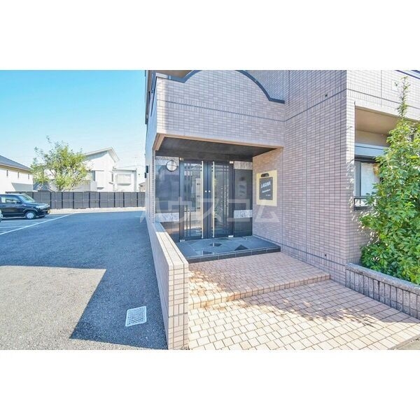 13/22 エントランス