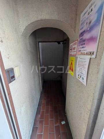 22/28 エントランス