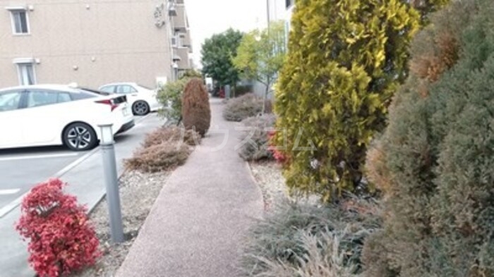 23/30 エントランス