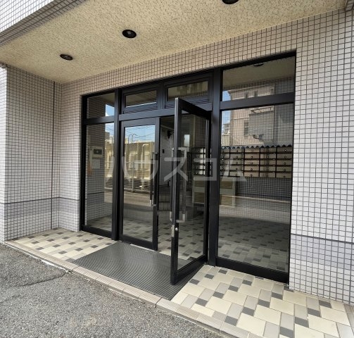 28/30 エントランス