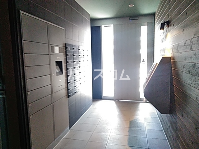 23/30 エントランス