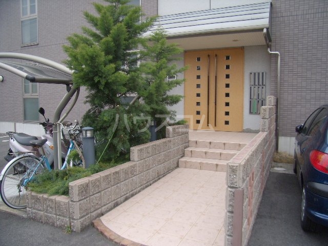 16/18 エントランス