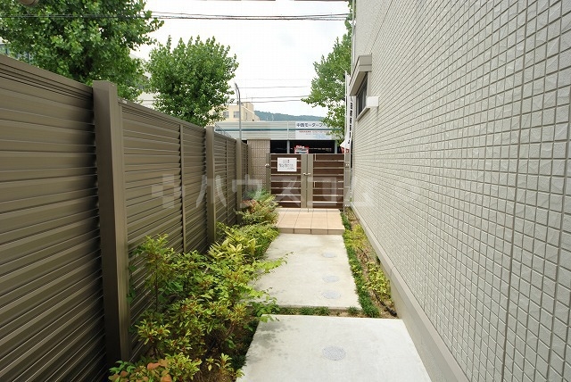 13/23 エントランス