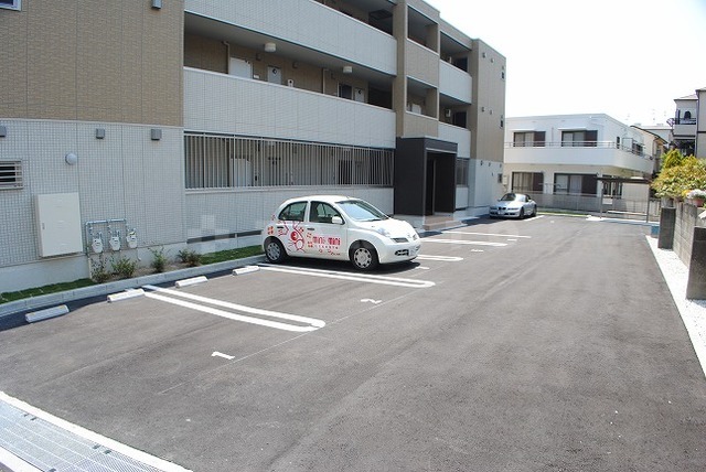 18/24 駐車場