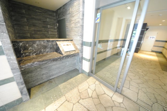 18/24 エントランス