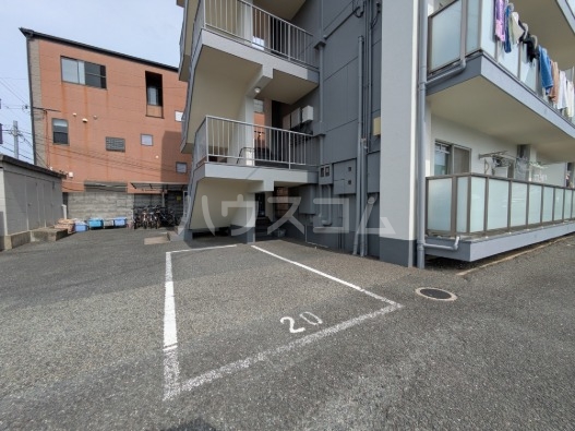 23/27 駐車場