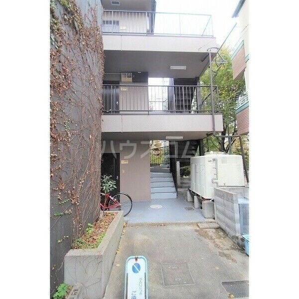 14/18 エントランス