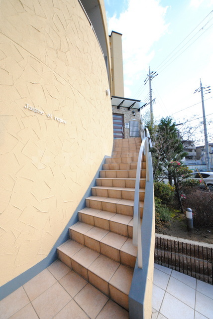 23/30 エントランス