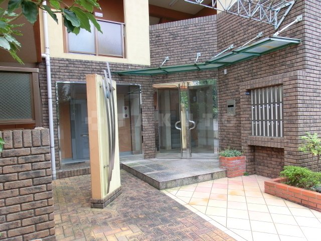 2/4 エントランス