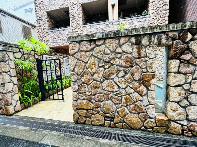 21/27 エントランス