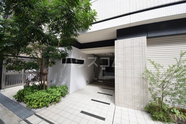 28/30 エントランス