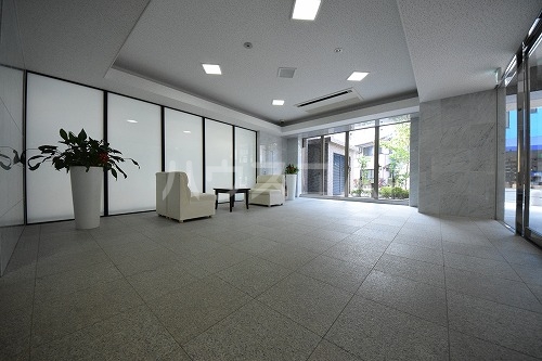 28/30 エントランス