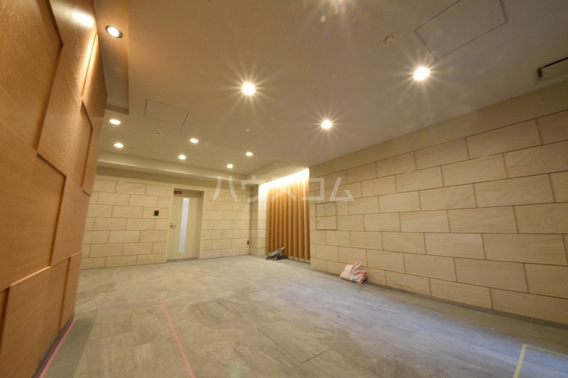 27/30 エントランス