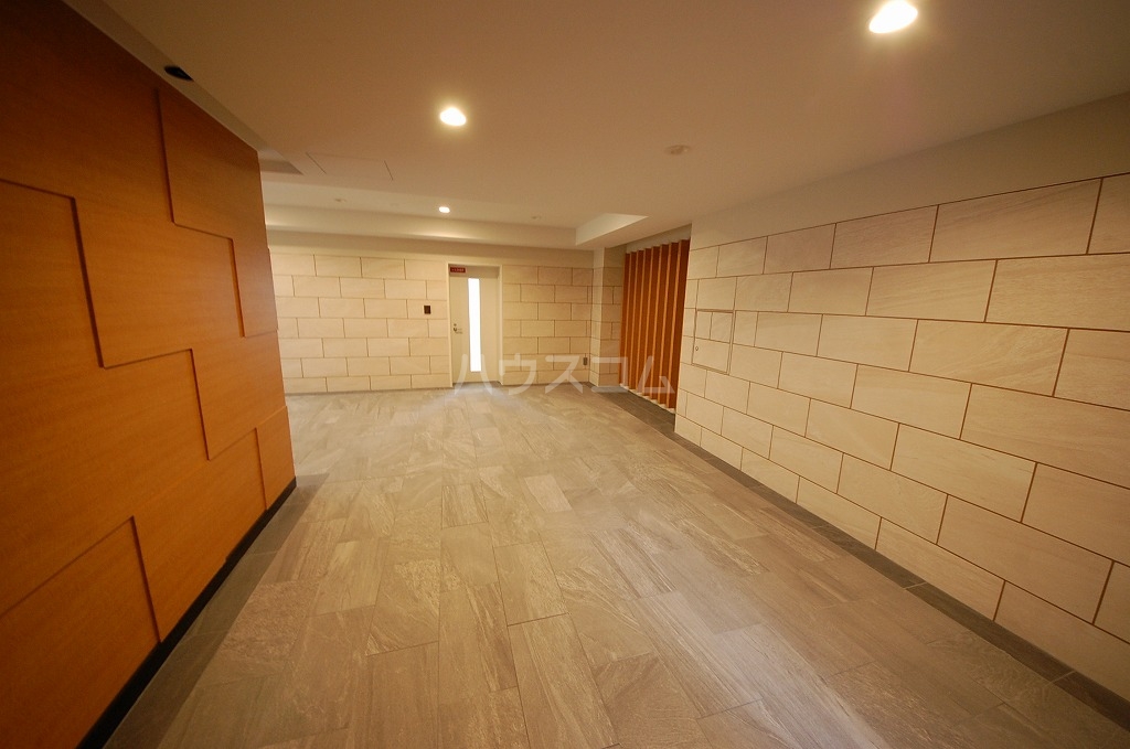 24/30 エントランス