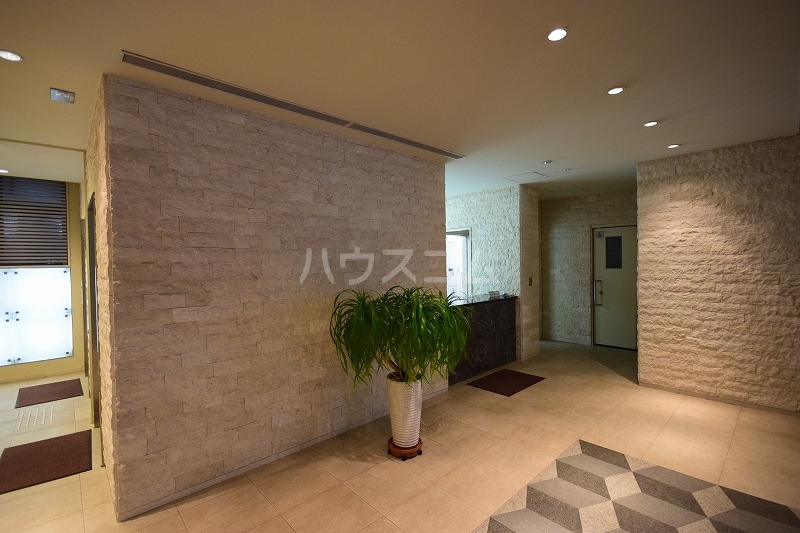 17/27 エントランス