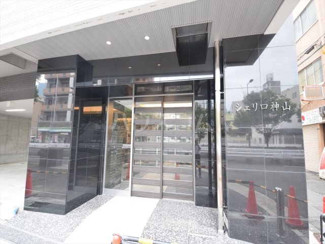 21/30 エントランス