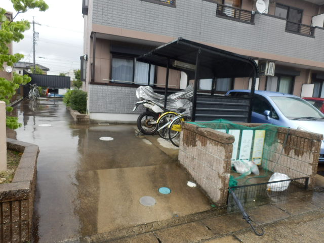 23/30 エントランス