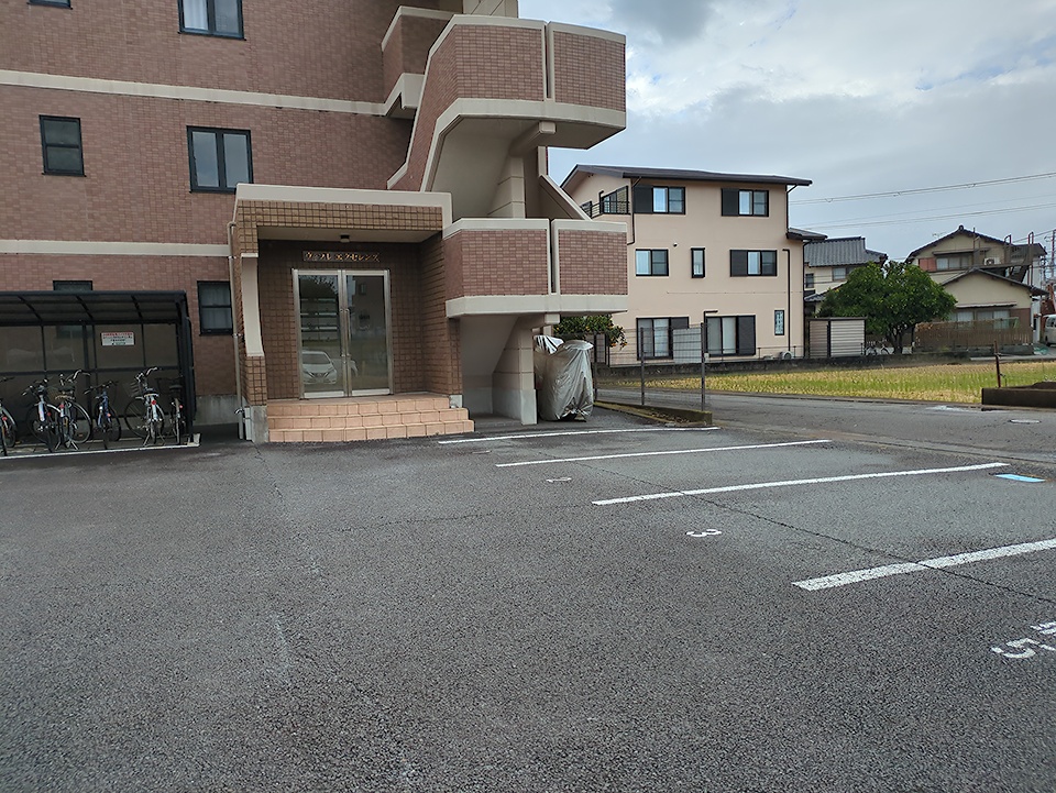 21/27 駐車場