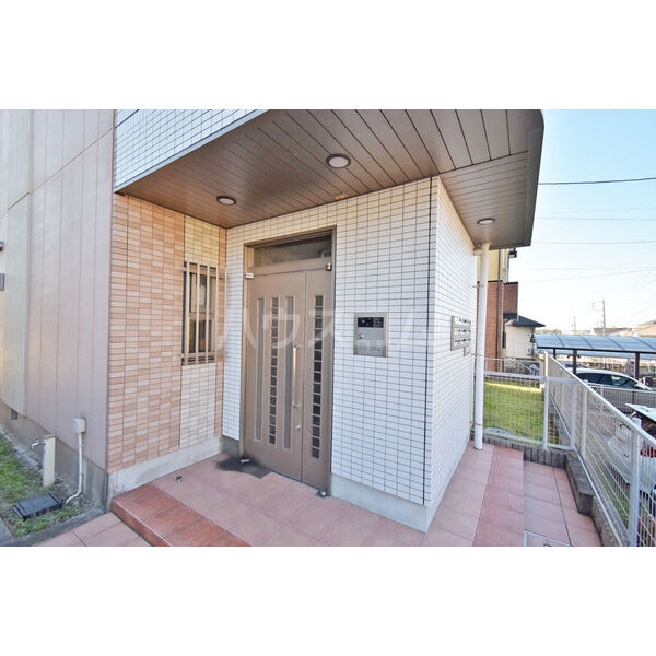 21/30 エントランス