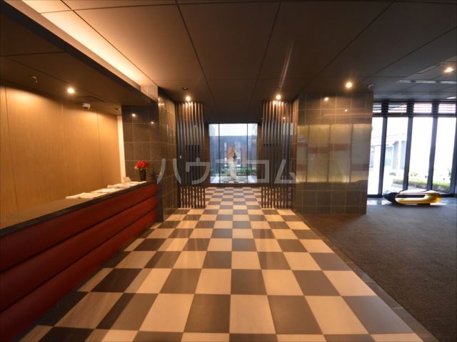 28/30 エントランス