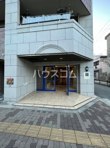 28/30 エントランス