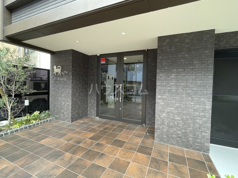 21/30 エントランス