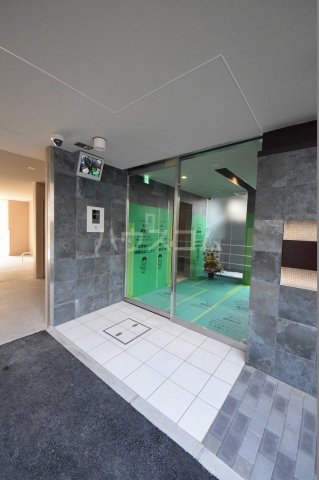 24/30 エントランス