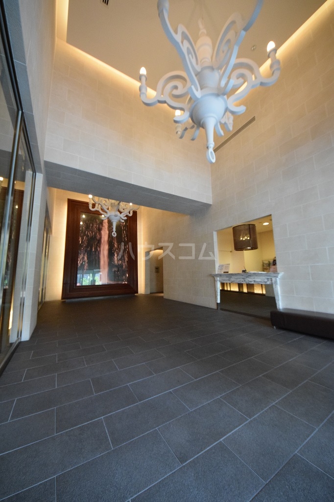 24/30 エントランス