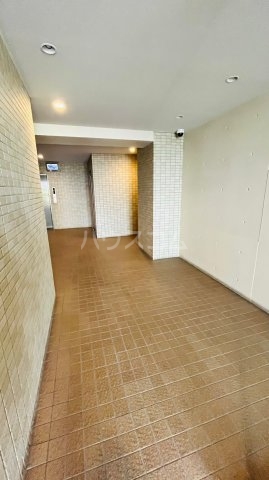 18/26 エントランス