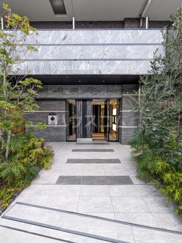 27/30 エントランス