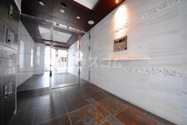 27/30 エントランス