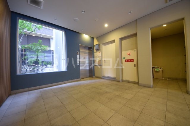 18/29 エントランス