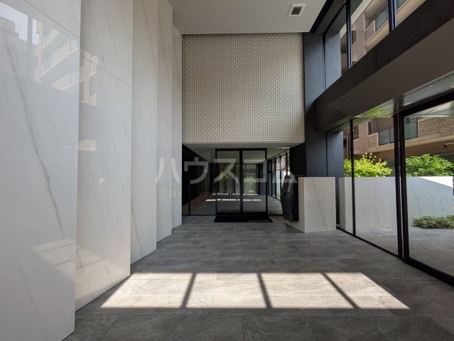 23/30 エントランス