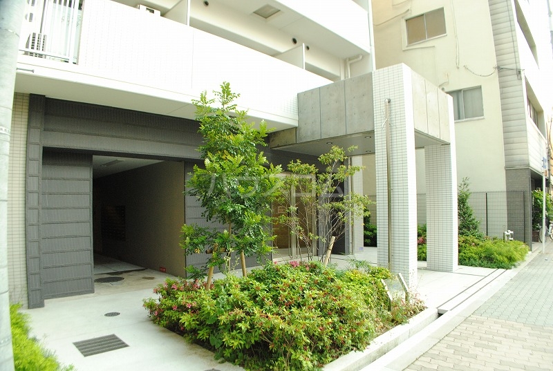 27/30 エントランス