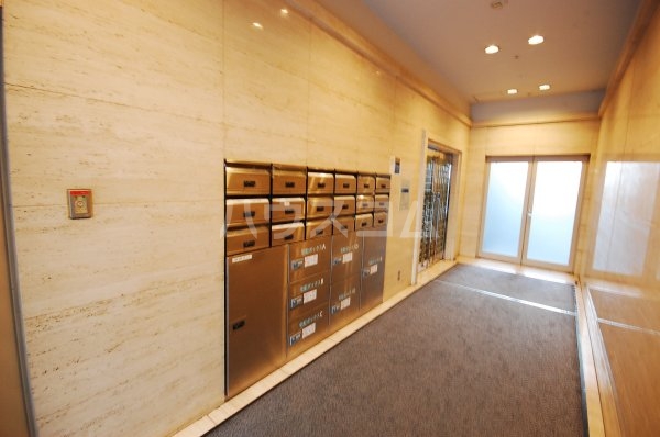 21/30 エントランス