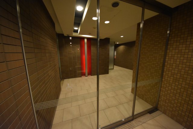 21/30 エントランス