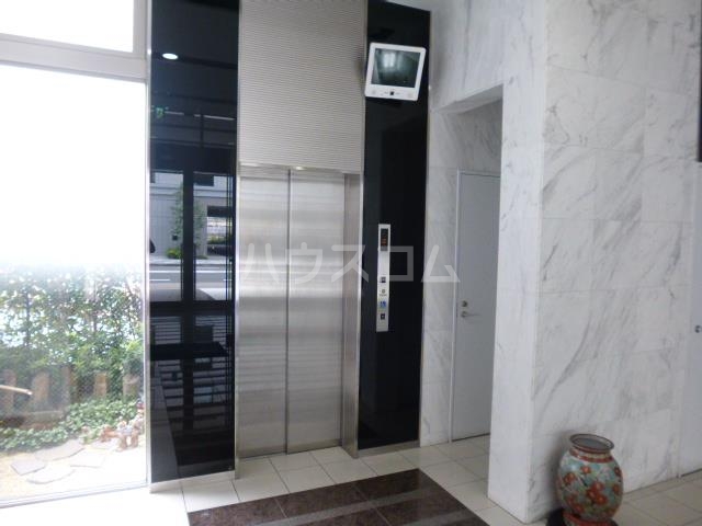 27/30 エントランス