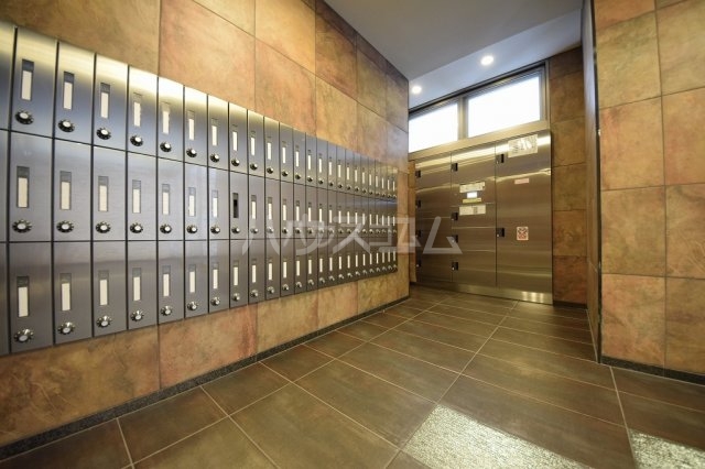 19/20 エントランス