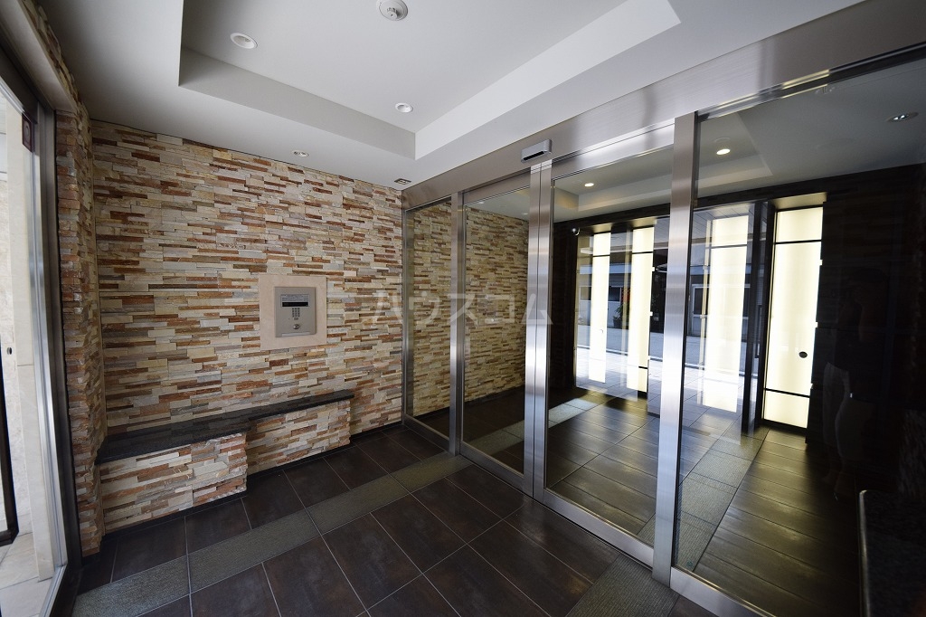 21/22 エントランス